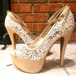 Womens Size 8 Tan Lace Heels